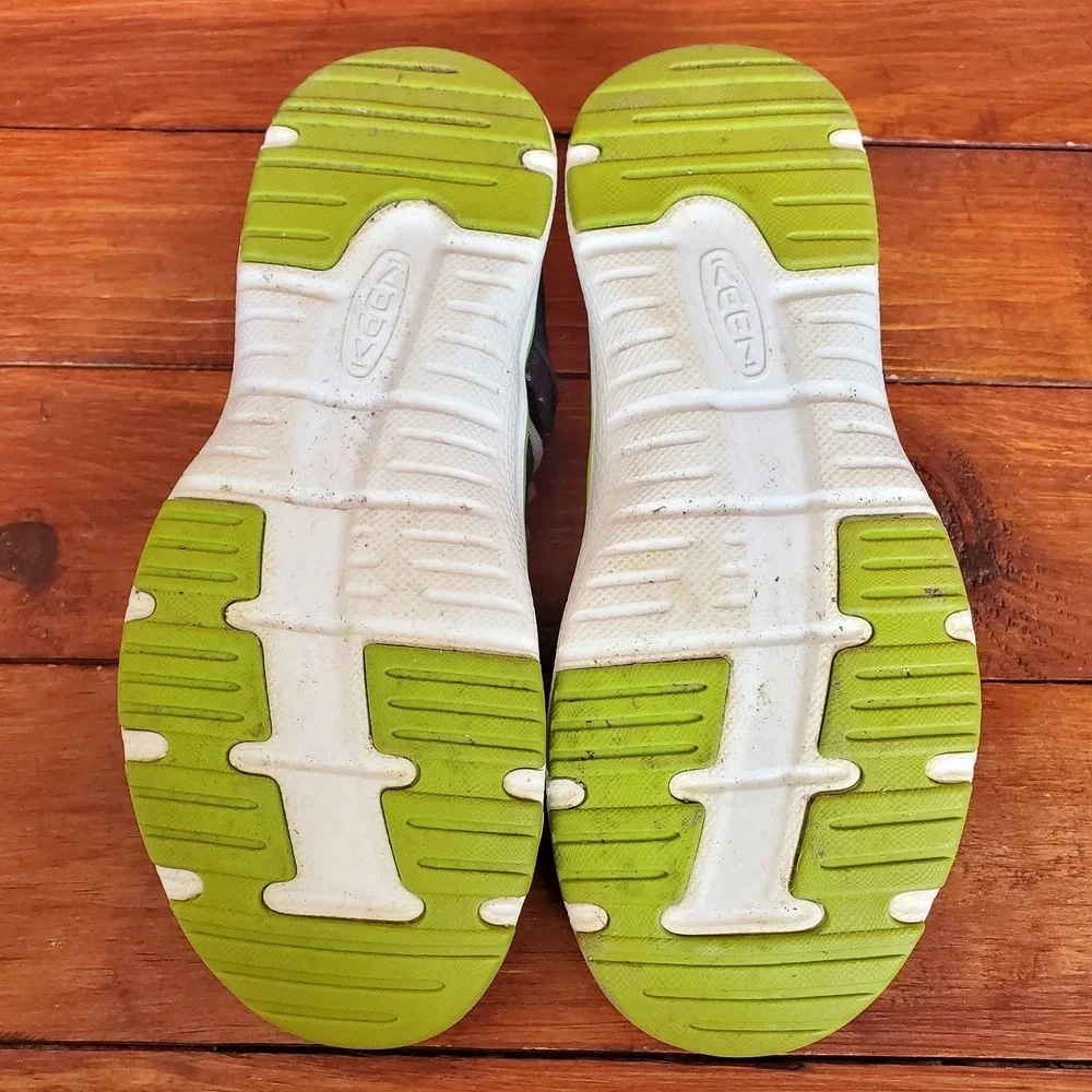 Keen Uneek O2 Bungee Water Shoes Boys 3 Waterproof Sandals Black Green